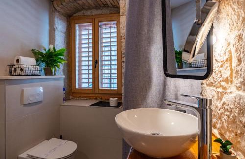 Cove Tri Zala (Zrnovo) Apartment | Enchanting Escape for Two in Korcula Old Town