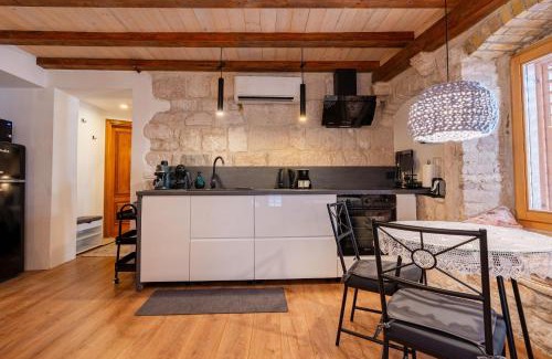 Cove Tri Zala (Zrnovo) Apartment | Enchanting Escape for Two in Korcula Old Town