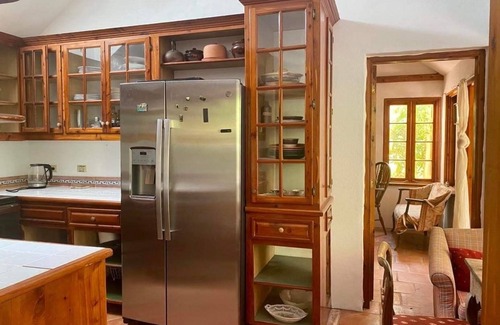 Somerset Village Cottage | Enchanting Sage Cottage: 3-Bed Retreat Near Cambridge Beaches