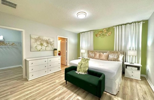 Cypress Pointe House | Enchanting Retreat - Just 15 Minutes to Theme Parks!