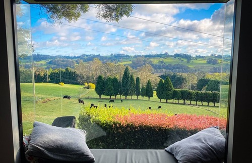 Burrawang House | Enchanting Rustic Farm Estate with Poolhouse & Breakfast