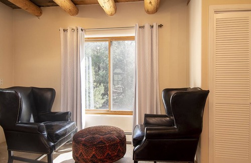 North Hills House | Enchanting Shangri La Near Ski Resort and 10,000 Waves