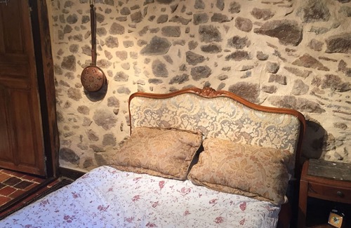 Semur-en-Auxois Cottage | Enchanting Tower Views & Garden Patio Near Historic Centre