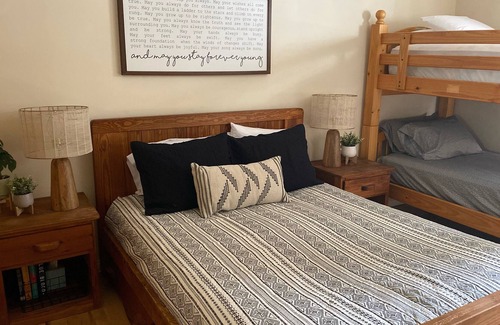 Londonderry Condo | Magical Trailside Condo at Magic Mountain