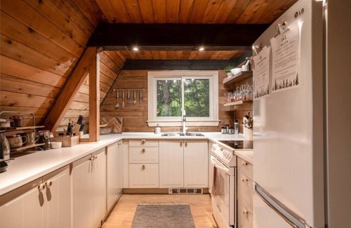 Huntsville Cabin | Exceptional A-Frame Treehouse with Hot Tub & Fireplace