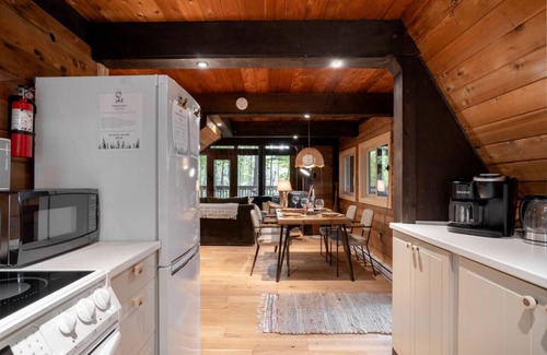 Huntsville Cabin | Exceptional A-Frame Treehouse with Hot Tub & Fireplace