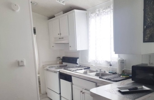 Kissimmee Cottage | Enchanting Vacation with Pool, Spa and Pet-Friendly Options