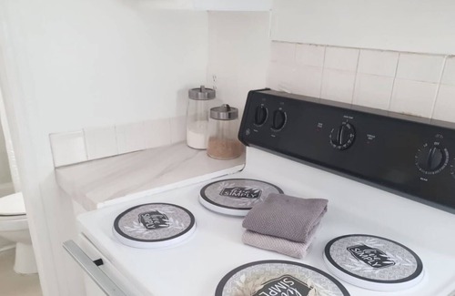 Kissimmee Cottage | Enchanting Vacation with Pool, Spa and Pet-Friendly Options