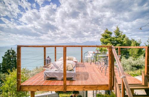 Kamena Vourla Apartment | Scenic Ocean View Studios in Kamena Vourla, Pet Friendly