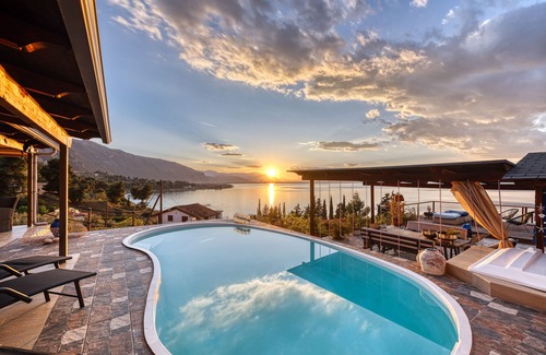 Molos-Agios Konstantinos Villa | Enchanting Villa Asproneri with Pool in Kamena Vourla