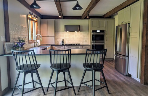 Cornwall Bridge Cabin | Enchanting Woodland Retreat: A Serene Family Getaway