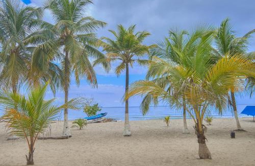 Covenas Apartment | Oceanfront 3-Bedroom Getaway: Perfect for Families & Pets