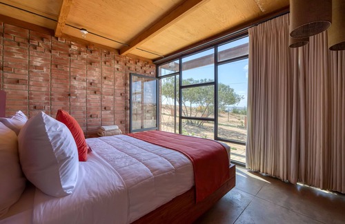 San Antonio de las Minas Hotel | Relax at Maglen Resort: Pet-Friendly Oasis with Ocean Views