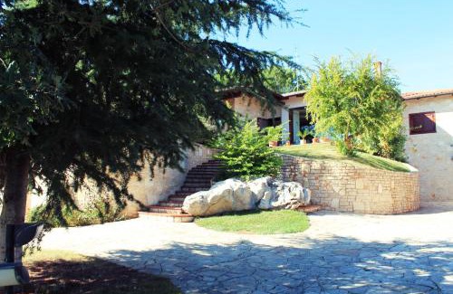 Corato Bed & Breakfast | Maglioferro Residence: Oceanfront Escape with Pool Access