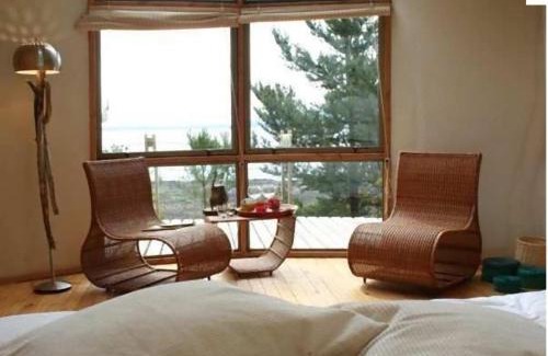 Pucon Hotel | Cozy Magma Lodge in Pucon with Oceanfront Escape