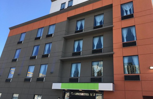 Queens Hotel | Convenient Magna Hotel JFK with Family-Friendly Amenities