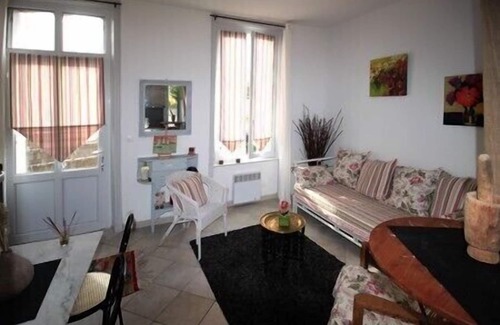 Arromanches-les-Bains Cottage | Pet-Friendly Gite in the Heart of Arromanches Awaits