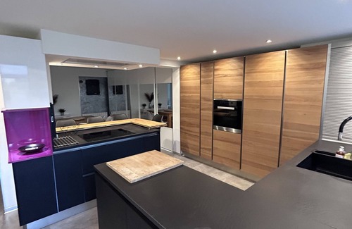 Saint-Laurent-du-Var Apartment | Exquisite Villa with Private Pool and Ocean View