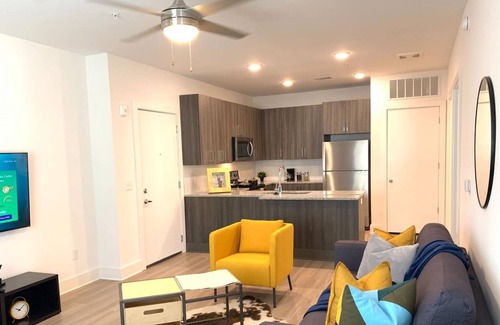 Chosewood Park Apartment | Elegant 1 BR Skylar Apartment with Breakfast & Family-Friendly