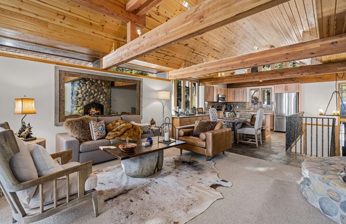 Incline Village Condo | Lakefront Escape: 2-Bedroom Complex with Spa & Kitchen