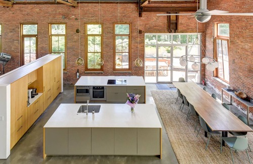 Beacon House | Guest Rated 10/10 Beacon Urban Loft with Home Theatre