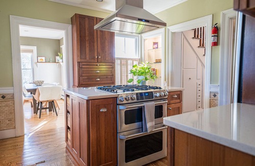 Norwich House | Magnificent 5BR/2BA Near Casinos