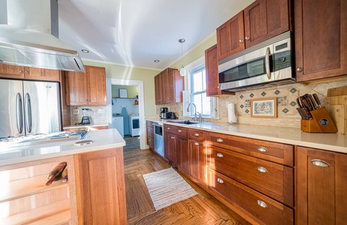 Norwich House | Magnificent 5BR/2BA Near Casinos