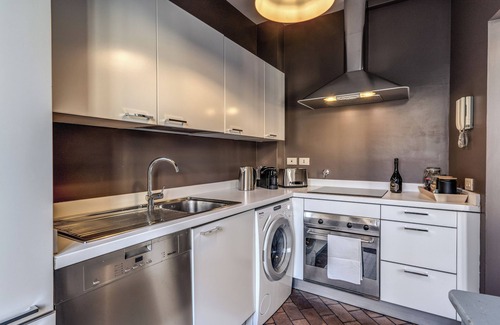 Rome City Centre Apartment | Bright Apartment at Piazza Margana with Spa and Breakfast