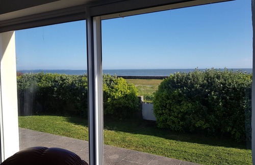 Damgan House | Magnificent and protected view and direct access to sandy beach at 10 m, Wi-fi