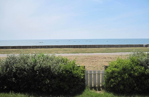 Damgan House | Magnificent and protected view and direct access to sandy beach at 10 m, Wi-fi
