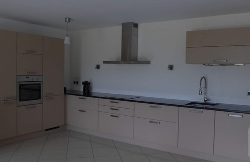 Annecy-le-Vieux Apartment | Beautiful Lakefront Apartment with Pool and Ocean Views