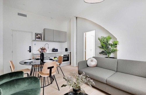 Quartier de Javel Apartment | Convenient Home Near the Eiffel Tower for Families