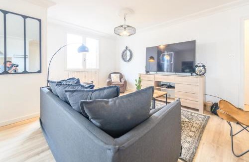 Secteur 3 Apartment | Spacious 4-Bedroom Apartment with Fiber Wifi & Family Amenities