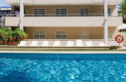 Salou City Centre Apartment | Beautiful Apartment by Paseo Jaime I with Pool & Terrace