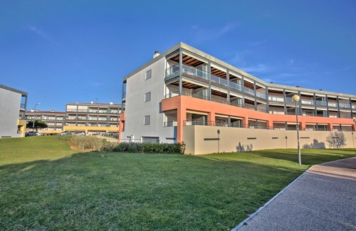 Telheiro Apartment | Beautiful Apartment Steps from Lagos Marina with Ocean Views