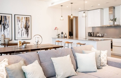 Al Wasl Apartment | Impressive Apartment with Breathtaking Panoramic Views