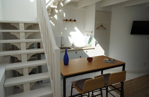 Angers Apartment | Artistic Duplex Retreat with Kitchen & Family-Friendly Vibe