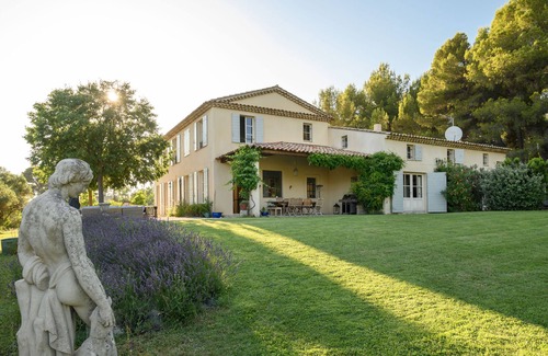 Nord House | Idyllic Bastide with Pool & Tennis Near Aix en Provence