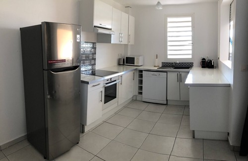 Le Gosier Apartment | Bright Oceanfront Apartment with Spa & Hot Tub Amenities