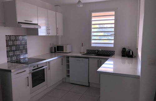 Le Gosier Apartment | Bright Oceanfront Apartment with Spa & Hot Tub Amenities