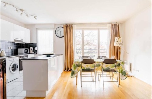 Transvaal Apartment | Modern Retreat with Terrace & Top-Rated Amenities