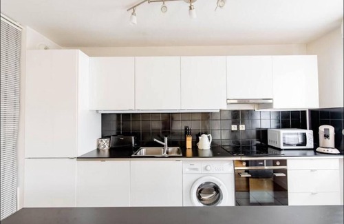 Transvaal Apartment | Modern Retreat with Terrace & Top-Rated Amenities