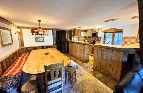 Reberty Ski Chalet | Cozy Chalet Necou: Ideal for Families with Spa & Hot Tub