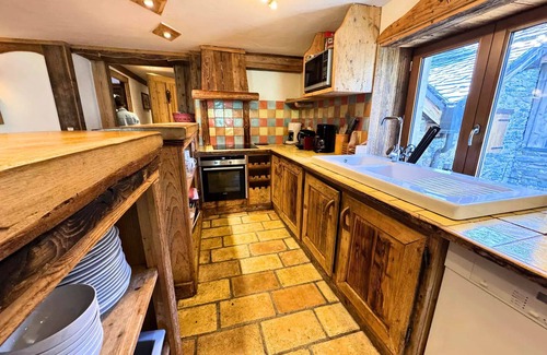 Reberty Ski Chalet | Cozy Chalet Necou: Ideal for Families with Spa & Hot Tub