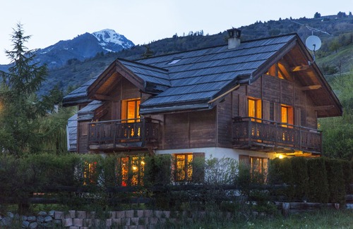 Saint-Chaffrey Ski Chalet | Elegant Chalet with Hot Tub and Mountain Views in Serre Chevalier