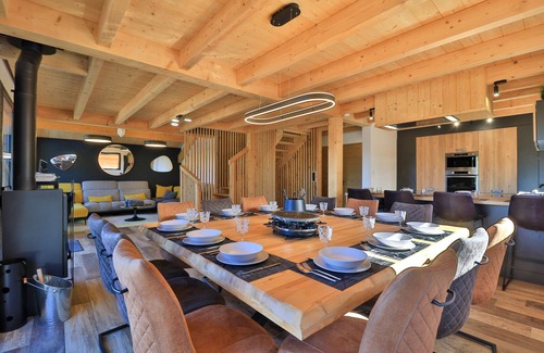 Les Orres Ski Chalet | Inviting Chalet Les Orres: Hot Tub & Spa Amenities Await