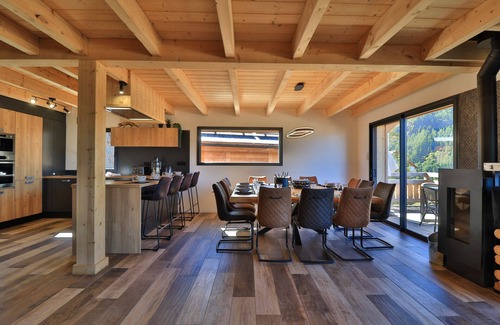 Les Orres Ski Chalet | Inviting Chalet Les Orres: Hot Tub & Spa Amenities Await