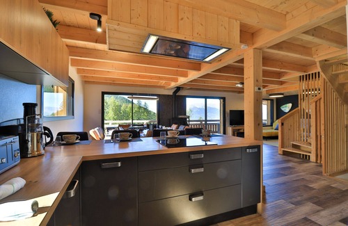 Les Orres Ski Chalet | Inviting Chalet Les Orres: Hot Tub & Spa Amenities Await