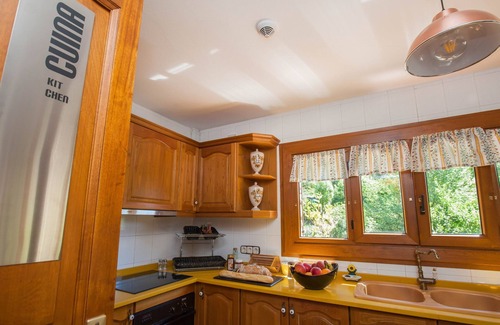 La Massana Ski Chalet | Premier Mountain Chalet with Spa and Ocean Views