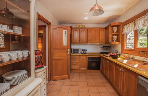 La Massana Ski Chalet | Premier Mountain Chalet with Spa and Ocean Views